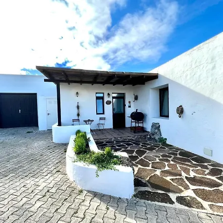Grande Casa Con Terraza, Barbacoa Y Vista A La Montana Dom wakacyjny Haría