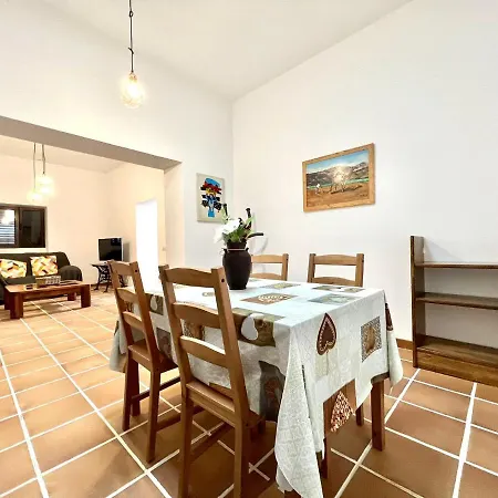 Grande Casa Con Terraza, Barbacoa Y Vista A La Montana