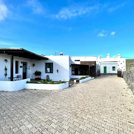 Grande Casa Con Terraza, Barbacoa Y Vista A La Montana Haría