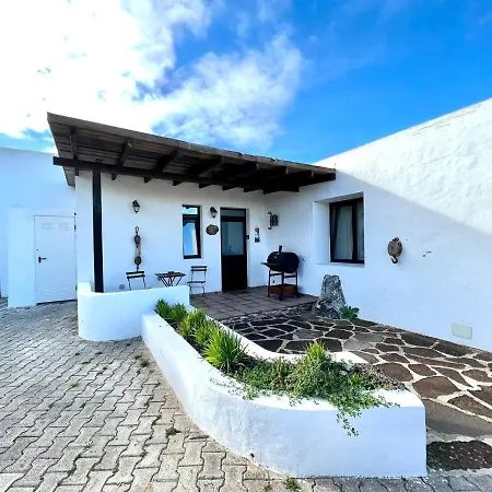 Grande Casa Con Terraza, Barbacoa Y Vista A La Montana Haría