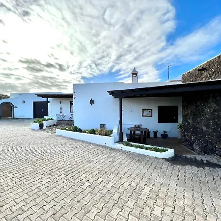 Grande Casa Con Terraza, Barbacoa Y Vista A La Montana Haría